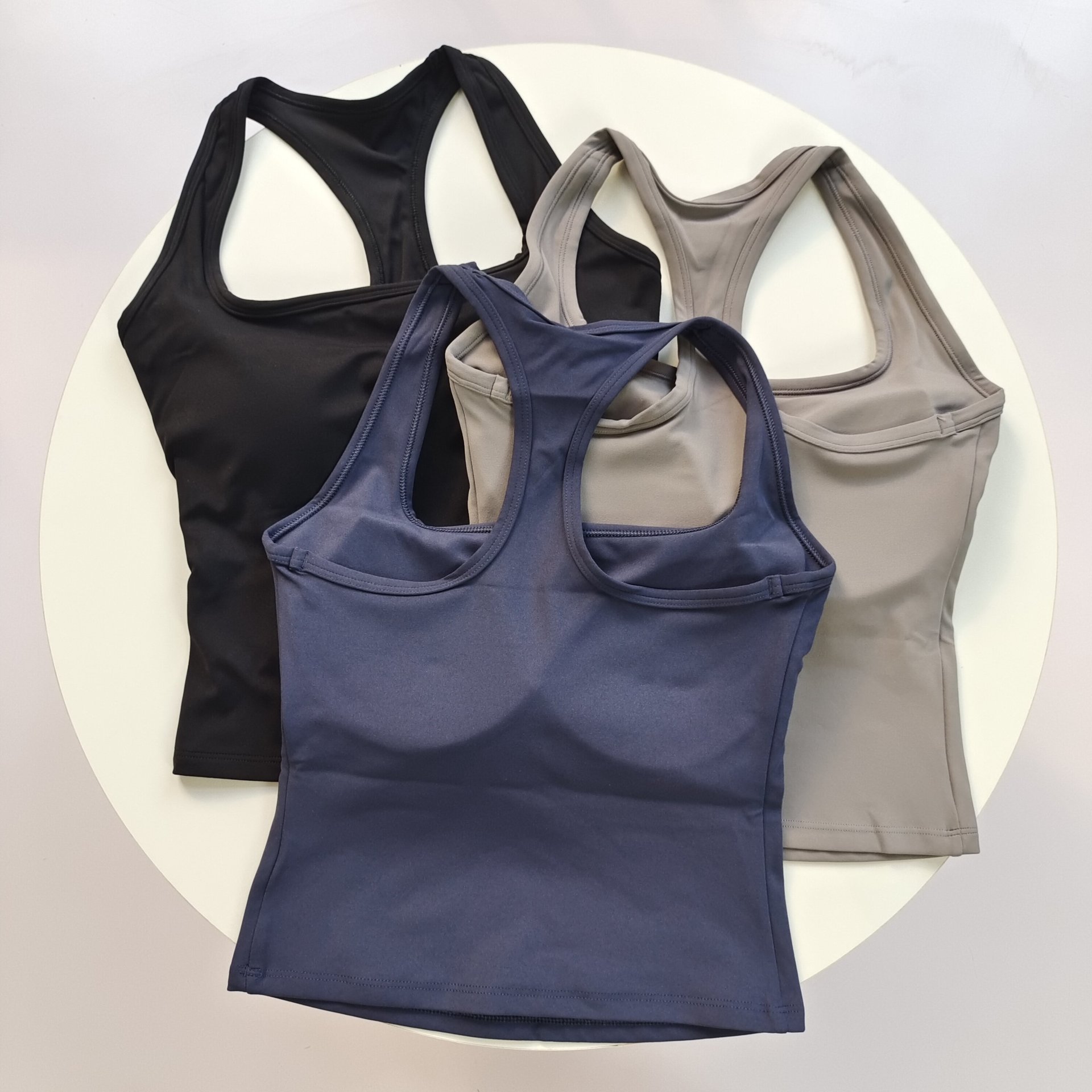 Sportbeha met vierkante halsli - Yoga Fitness Matte recensie en prijs